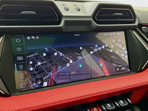 Used 2025 Lamborghini Urus SE image 13