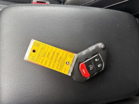 Used 2021 Jeep Wrangler Unlimited Sahara image 9