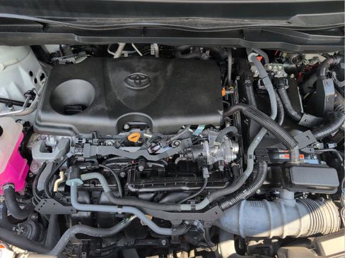 Used 2024 Toyota Sienna XLE FWD image 10