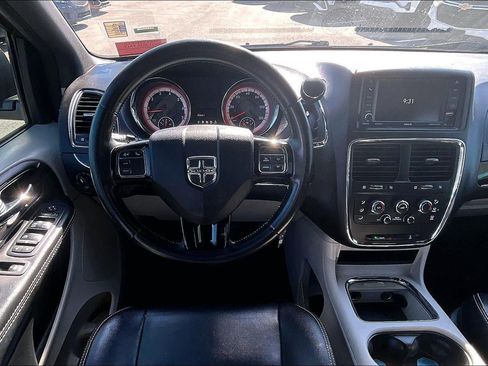 Used 2017 Dodge Grand Caravan SXT FWD image 5