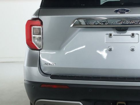 Used 2022 Ford Explorer XLT w/ Equipment Group 202A image 48