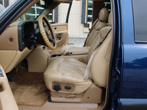 Used 2000 Chevrolet Tahoe LS w/ LS Preferred Equipment Group AWD/4WD image 9