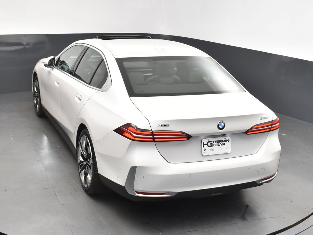 Used 2024 BMW 530i xDrive AWD/4WD image 33