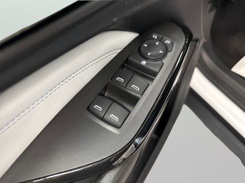 Used 2024 Chevrolet Trax LT w/ Sunroof Package FWD image 19
