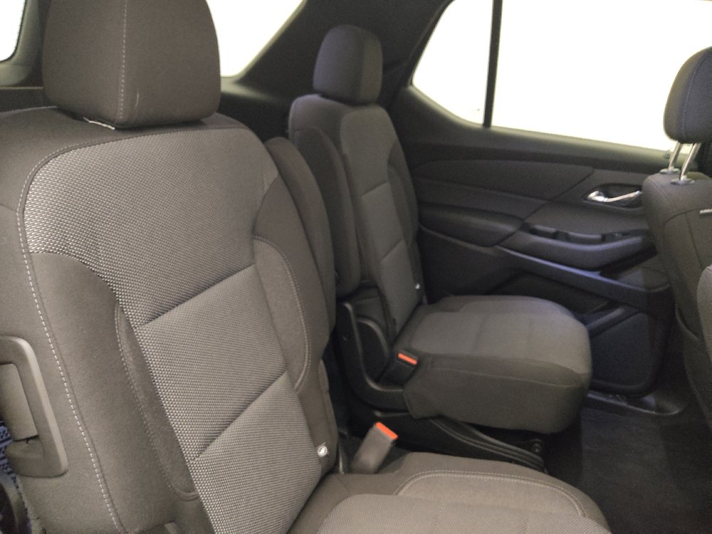 Used 2023 Chevrolet Traverse LT FWD image 19