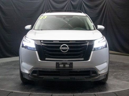 Used 2023 Nissan Pathfinder SV w/ SV Premium Package image 4