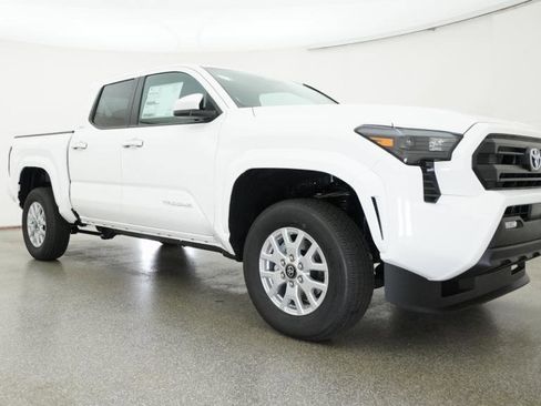 New 2026 Toyota Tacoma SR5 RWD image 32