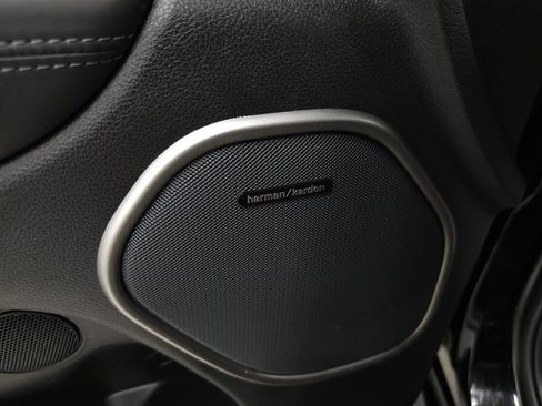 Used 2020 Dodge Durango R/T w/ Technology Group RWD image 16