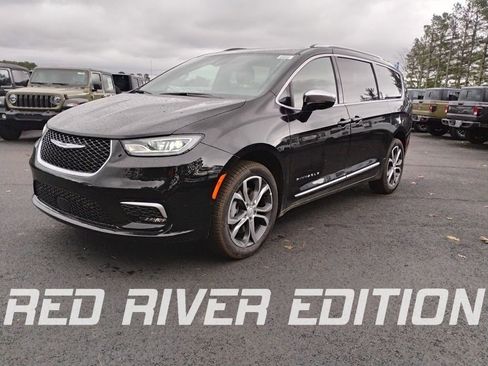 New 2026 Chrysler Pacifica Pinnacle w/ Trailer Tow Group AWD/4WD image 1