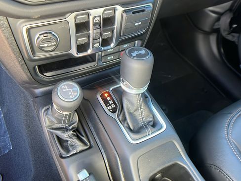 New 2026 Jeep Wrangler Unlimited Sahara AWD/4WD image 27
