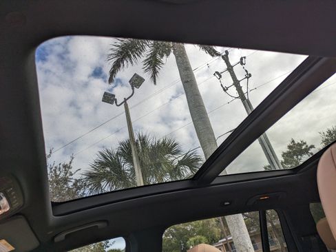 Used 2024 Mercedes-Benz GLS 580 4MATIC image 21