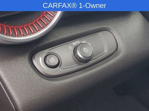 Certified 2024 Chevrolet Trax RS w/ Sunroof Package FWD image 13