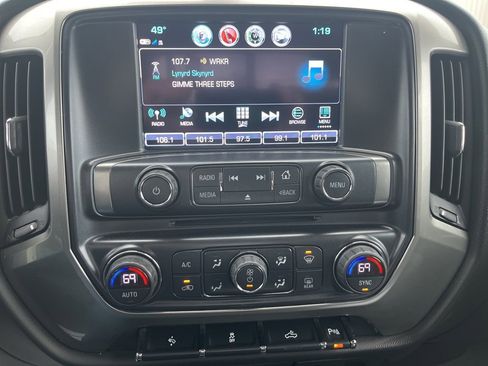 Used 2018 Chevrolet Silverado 1500 LT w/ LT Convenience Package image 20