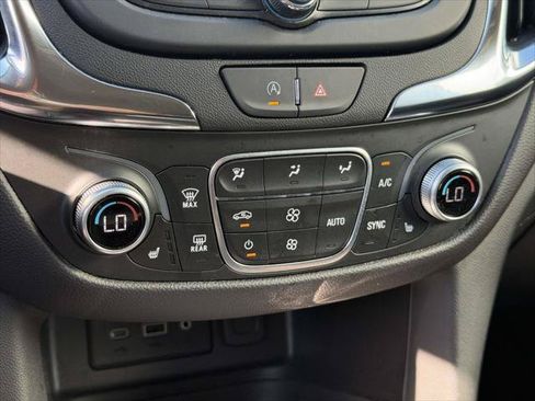 Used 2024 Chevrolet Equinox LT AWD/4WD image 32
