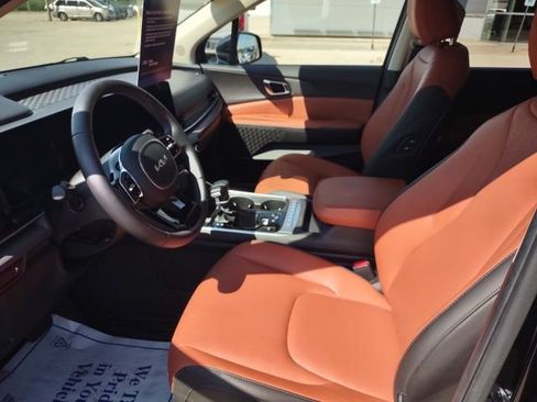 Used 2026 Kia Carnival EX FWD image 12
