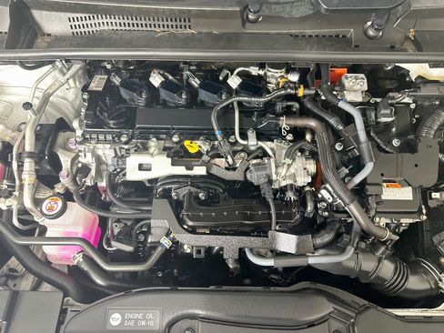 Used 2024 Toyota Prius LE FWD image 31