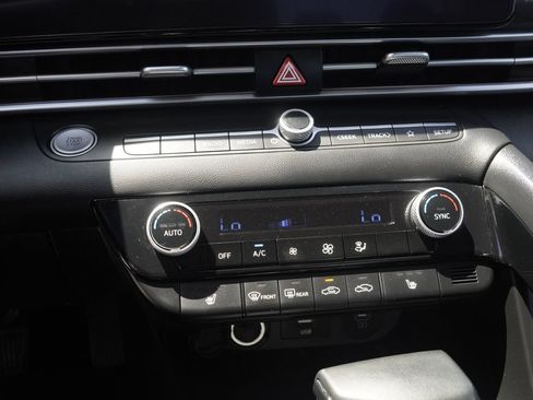 Used 2025 Hyundai Elantra SEL FWD image 15