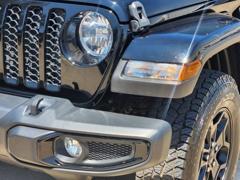 Used 2021 Jeep Gladiator Sport AWD/4WD image 17