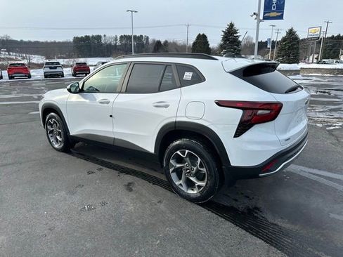 New 2026 Chevrolet Trax LT w/ LT Convenience Package image 2