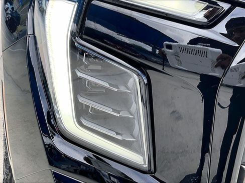 Used 2025 GMC Yukon XL AT4 Ultimate w/ LPO, Floor Liner Package image 28