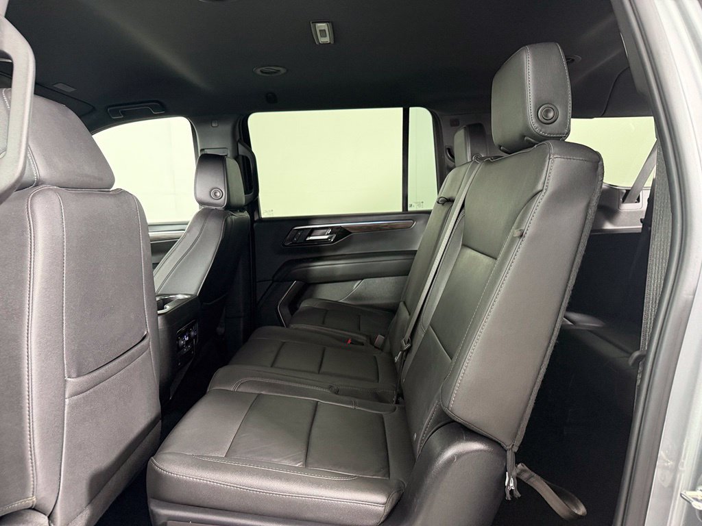 Used 2025 Chevrolet Suburban Z71 AWD/4WD image 18