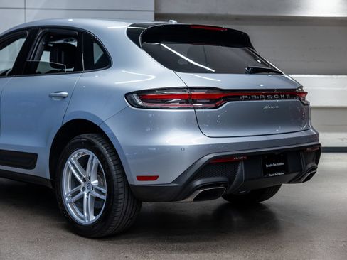Used 2025 Porsche Macan AWD/4WD image 25