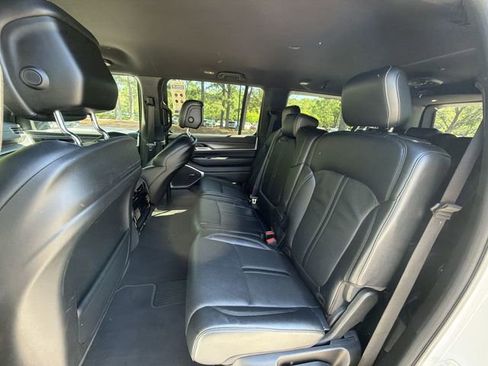 Used 2024 Jeep Wagoneer L Series III w/ Flexible Seating Group AWD/4WD image 23
