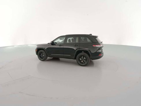 New 2025 Jeep Grand Cherokee Altitude image 7