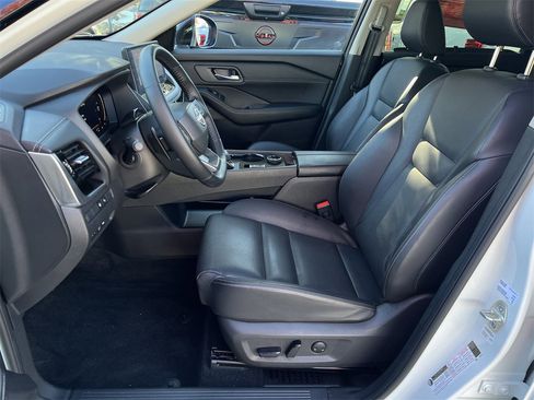 Certified 2025 Nissan Rogue SL w/ Tech Package image 21