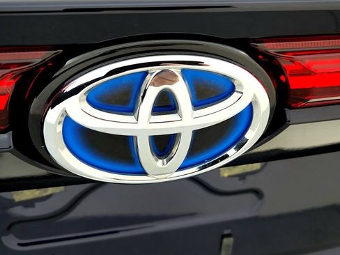 Certified 2023 Toyota Venza LE AWD/4WD image 13