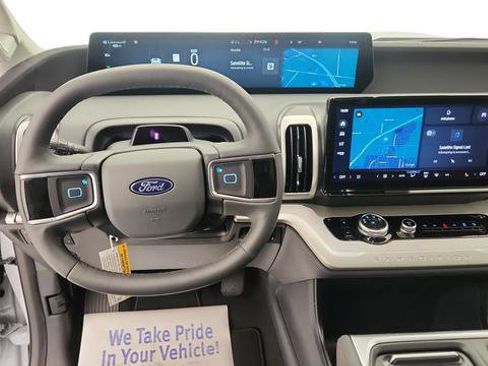 New 2025 Ford Expedition Active image 14