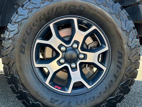 Used 2019 Jeep Wrangler Unlimited Rubicon w/ LED Lighting Group AWD/4WD image 27