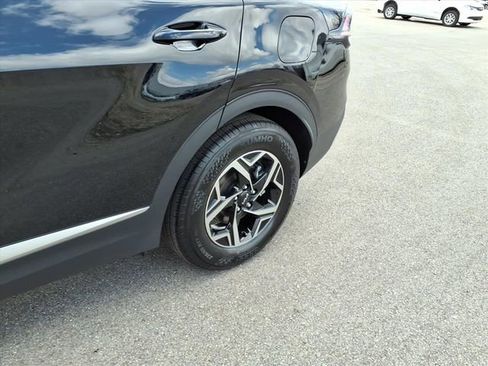 Used 2025 Kia Sportage LX image 5