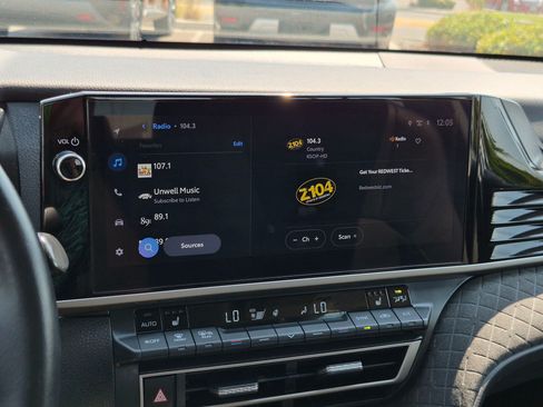 Used 2025 Toyota Camry XLE FWD image 24