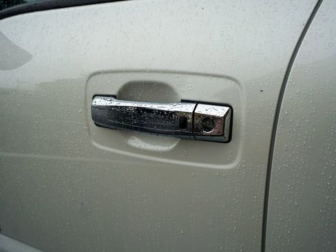 Used 2021 Nissan Titan Platinum Reserve w/ Moonroof Package image 9