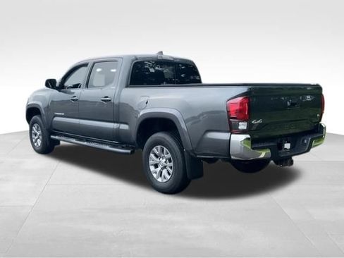 Used 2019 Toyota Tacoma SR5 AWD/4WD image 3