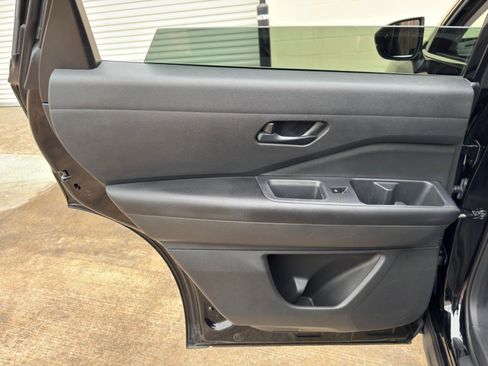 Used 2024 Nissan Pathfinder SV FWD image 37