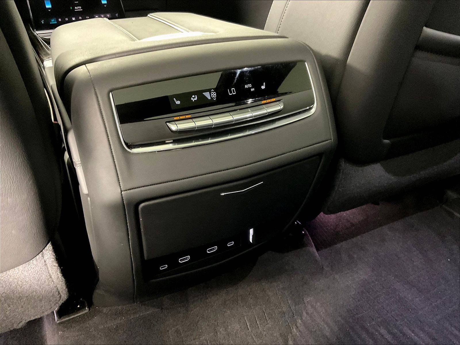 Used 2025 Cadillac Escalade ESV Premium Luxury w/ Touring Package AWD/4WD image 10