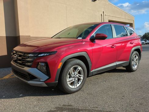 Certified 2025 Hyundai Tucson SE image 8