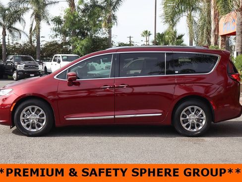 Used 2021 Chrysler Pacifica Touring-L w/ Uconnect Theater Family Group image 4