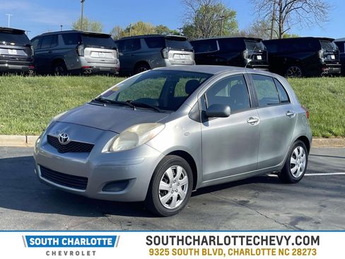 Used 2009 Toyota Yaris 4-Door Hatchback image 1