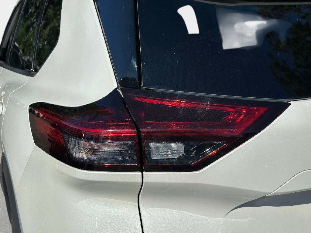 Used 2021 Nissan Rogue SV w/ Premium Package AWD/4WD image 9