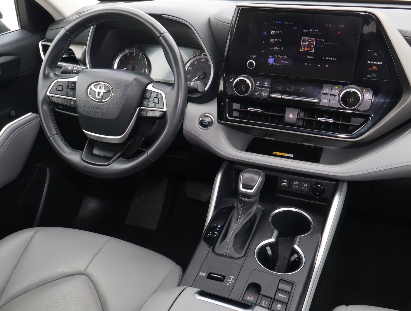 Used 2023 Toyota Highlander XLE FWD image 10