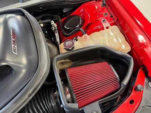 Used 2016 Dodge Challenger R/T RWD image 29
