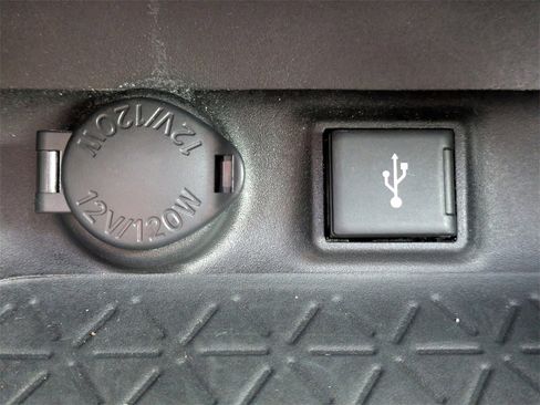 Used 2021 Toyota RAV4 XLE Premium image 28