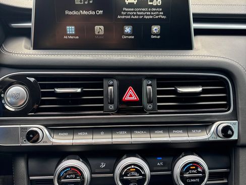 Used 2021 Genesis G70 2.0T RWD image 13