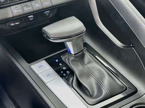 Used 2023 Hyundai Elantra SEL w/ Preferred Accessory Package FWD image 16