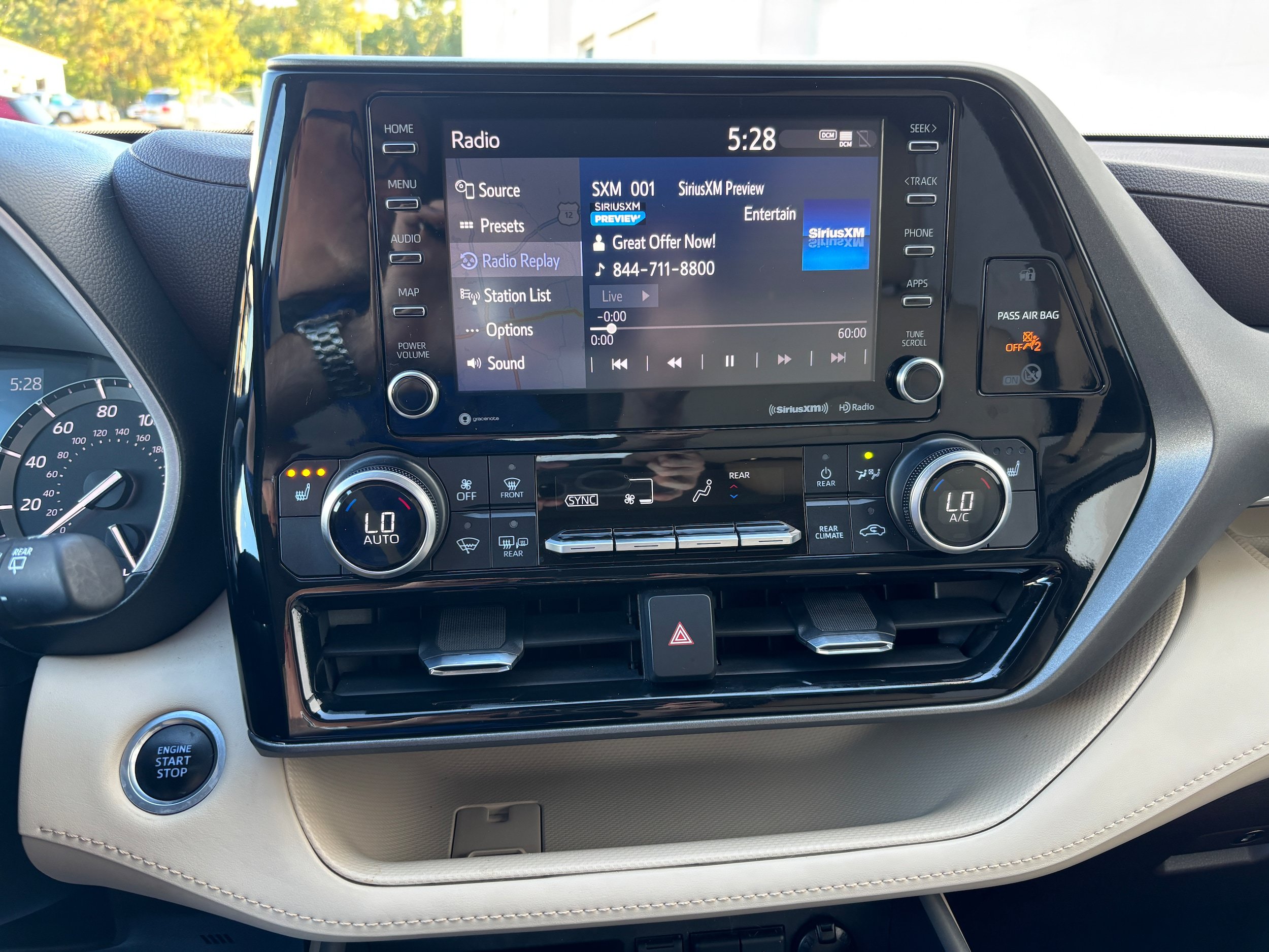 Used 2021 Toyota Highlander XLE FWD image 32