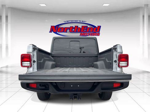 Used 2023 Jeep Gladiator Sport image 5