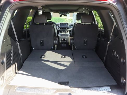 Used 2024 Chevrolet Tahoe Z71 w/ Luxury Package AWD/4WD image 10